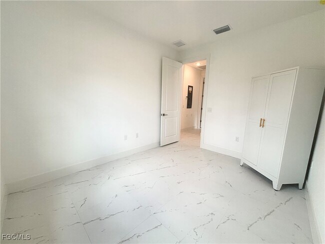 Building Photo - 4518 29th St SW