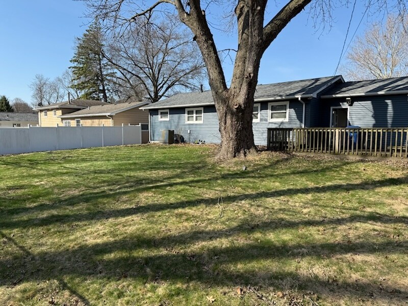 Building Photo - 1725 Elmwood Ln