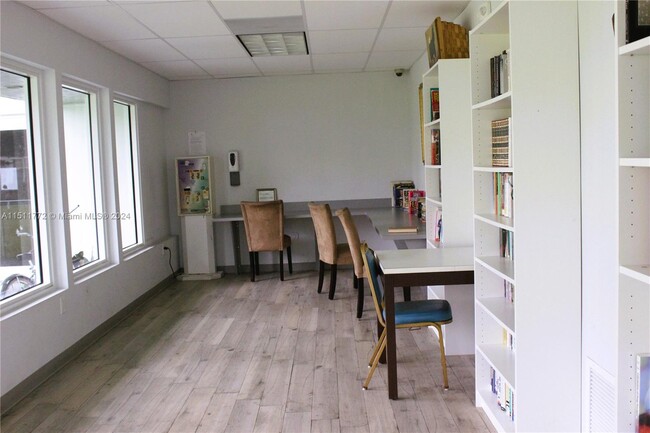 Building Photo - 2751 Taft St