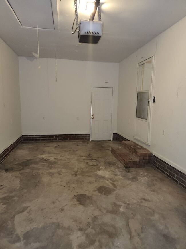 Building Photo - Hardee Acres
