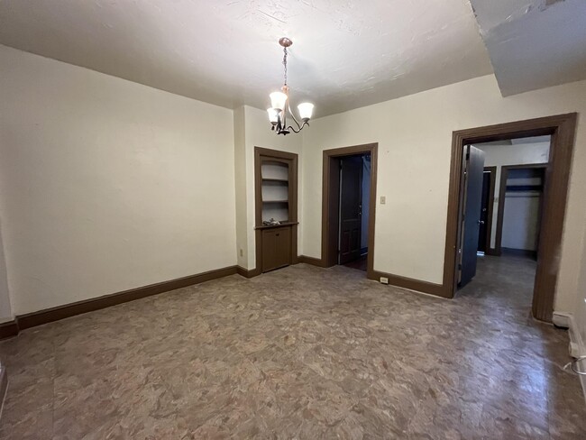 Building Photo - 402 E Market St