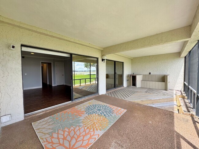 Building Photo - Lake Hartridge Condo - Two Levels with Water Views