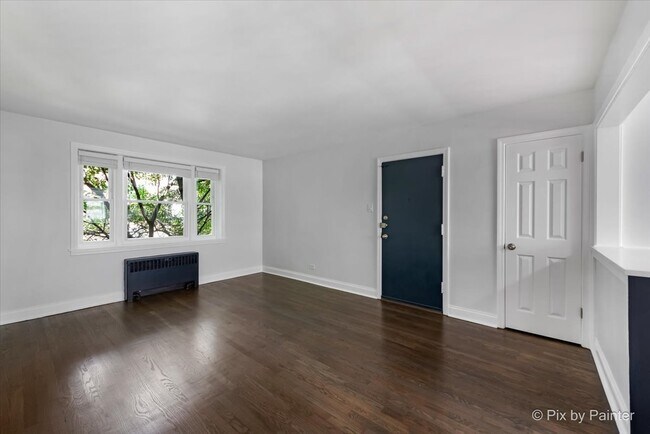Building Photo - 2715 W Berwyn Ave