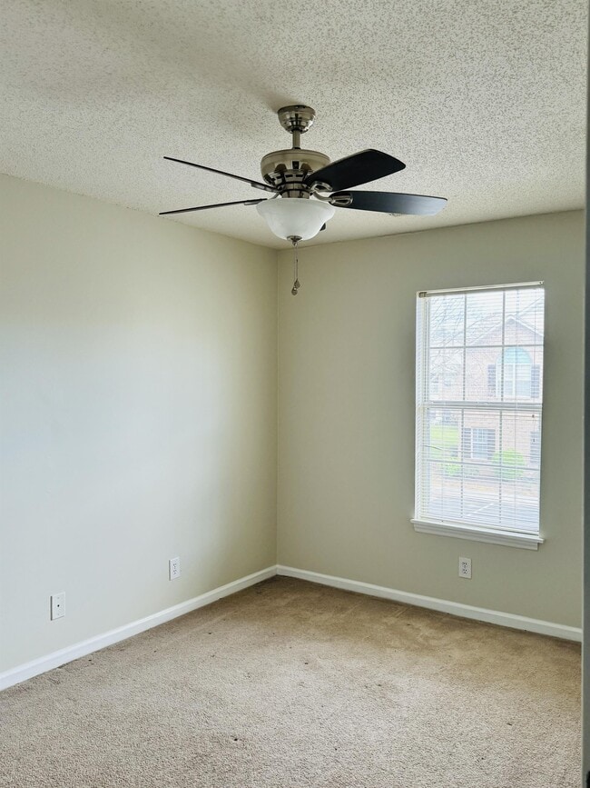 Building Photo - 2932 Mulberry Ln