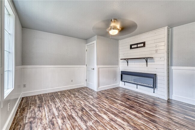 Building Photo - 1016 S 37th St