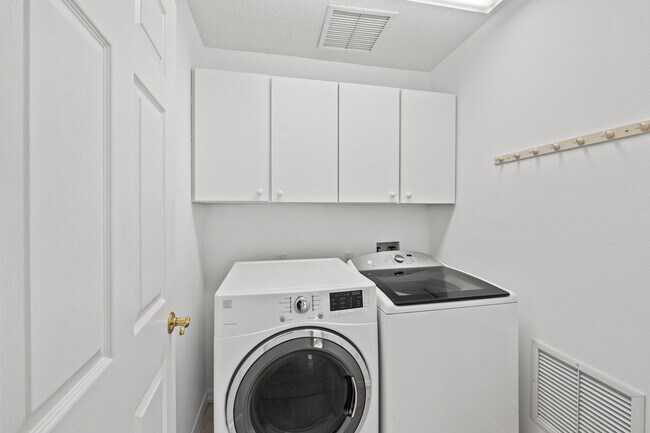 Building Photo - 6234 Sturbridge Ct