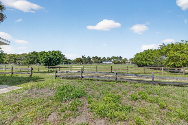 Building Photo - 10157 La Reina Rd