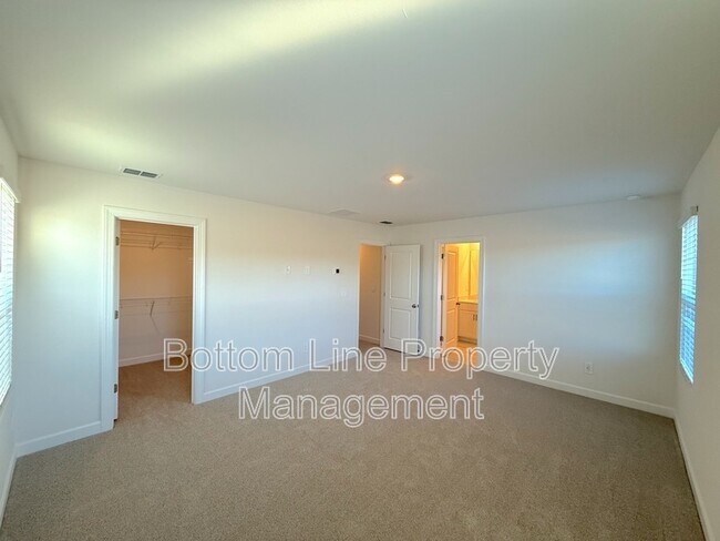 Building Photo - 8024 Hidden Spgs Trl