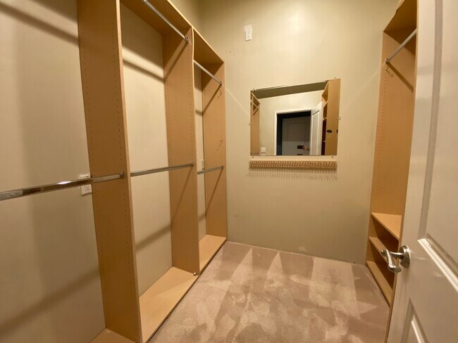 Building Photo - 10408 Summer Holly Cir