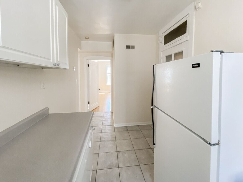 Building Photo - 5131 N Wolcott Ave