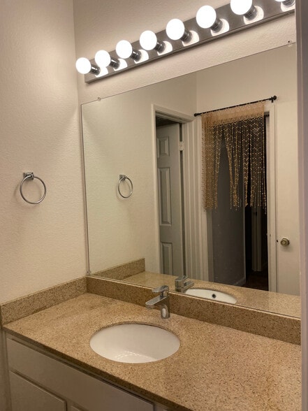 Building Photo - 4681 Albany Cir