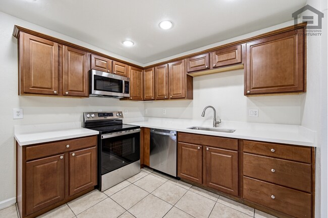 Building Photo - 4Bed/2Bath House at 35th Ave/Cactus! Ready for Immediate Move-In! -- NO HOA! FULLY REMODELED!