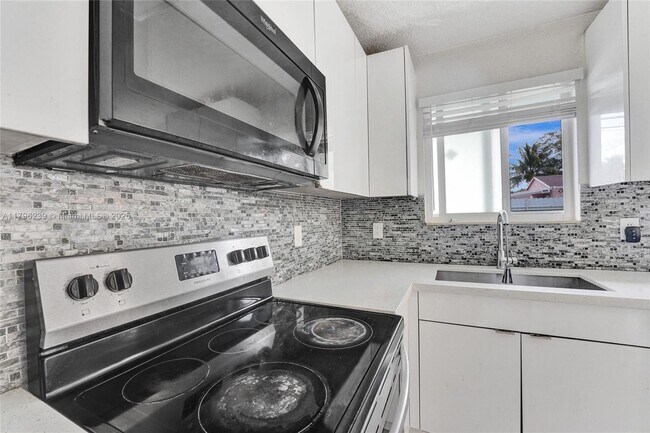 Building Photo - 1154 NW 103rd St