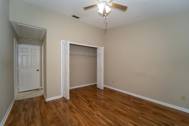 Building Photo - 2/2 Second Floor Apartment