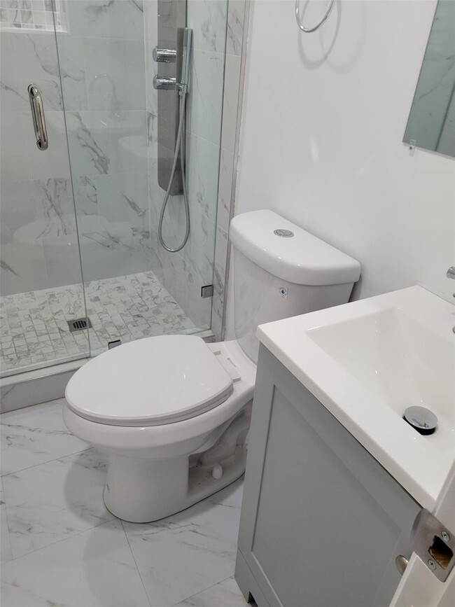 Building Photo - 291 SW 60th Ave