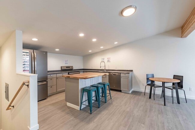 Building Photo - 314 S Asbury St