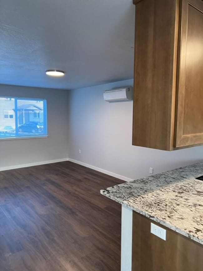Building Photo - Newer and Updated Townhome in the Heart of...
