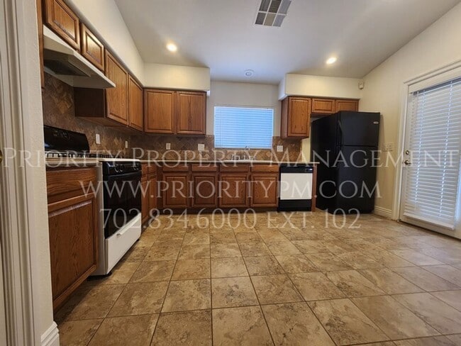 Building Photo - GORGEOUS! Single Story Townhome ~ 2 Bed ~ ...