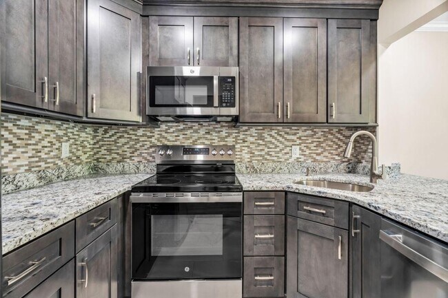 Building Photo - 15B Andover Ct