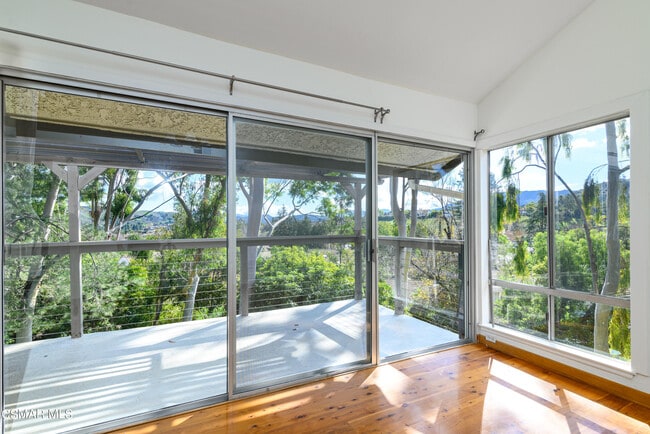 Building Photo - 2 Sparrowhawk Ln