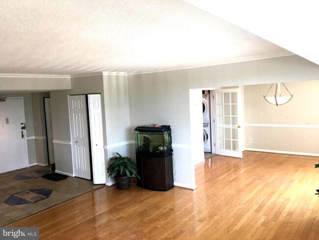 Building Photo - 3713 S George Mason Dr