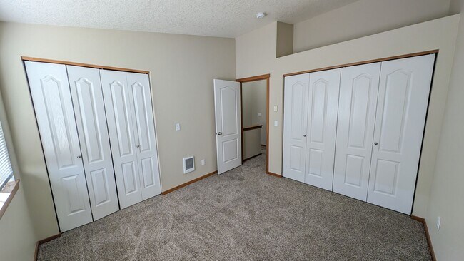 Building Photo - Wonderful townhouse in Forest Grove