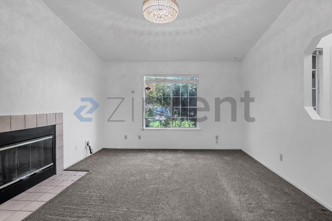 Building Photo - Unit