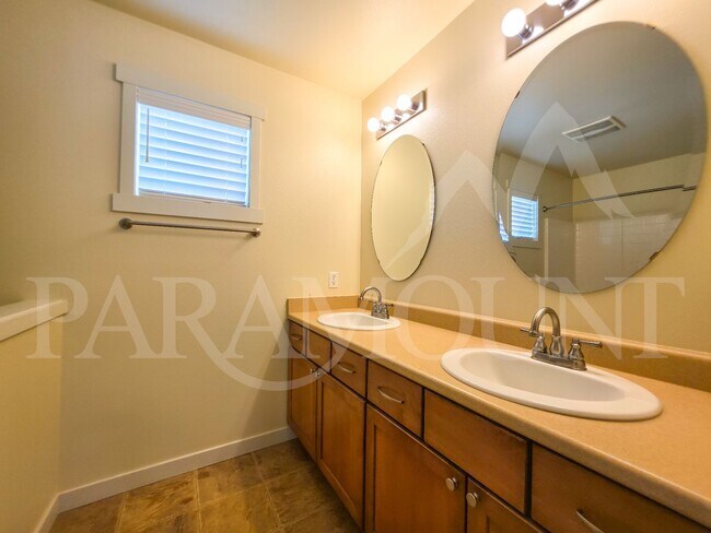 Building Photo - 2163 SW Warbler Way