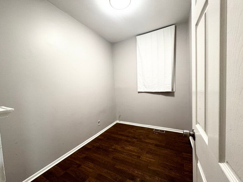 Building Photo - 2228 W 18th Pl