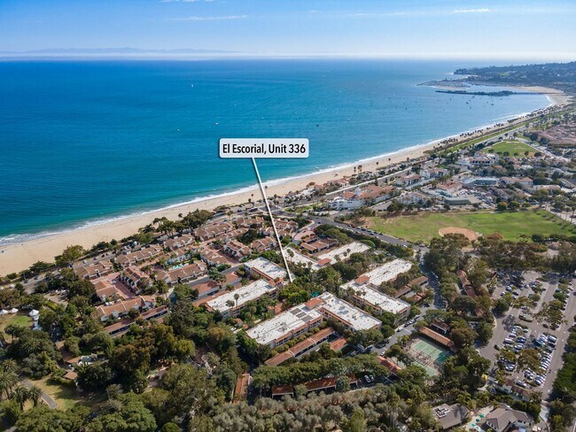 Building Photo - Extremely Rare Opportunity – 2 Bed / 2 Bat...