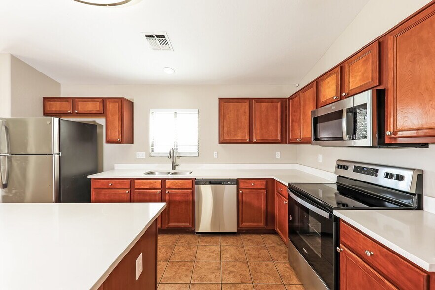Building Photo - 12530 W Willow Ave