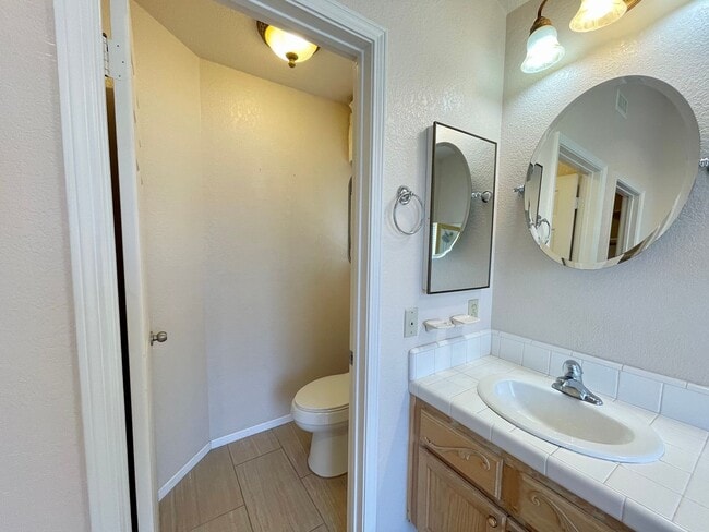 Building Photo - 1951 Devonshire Dr