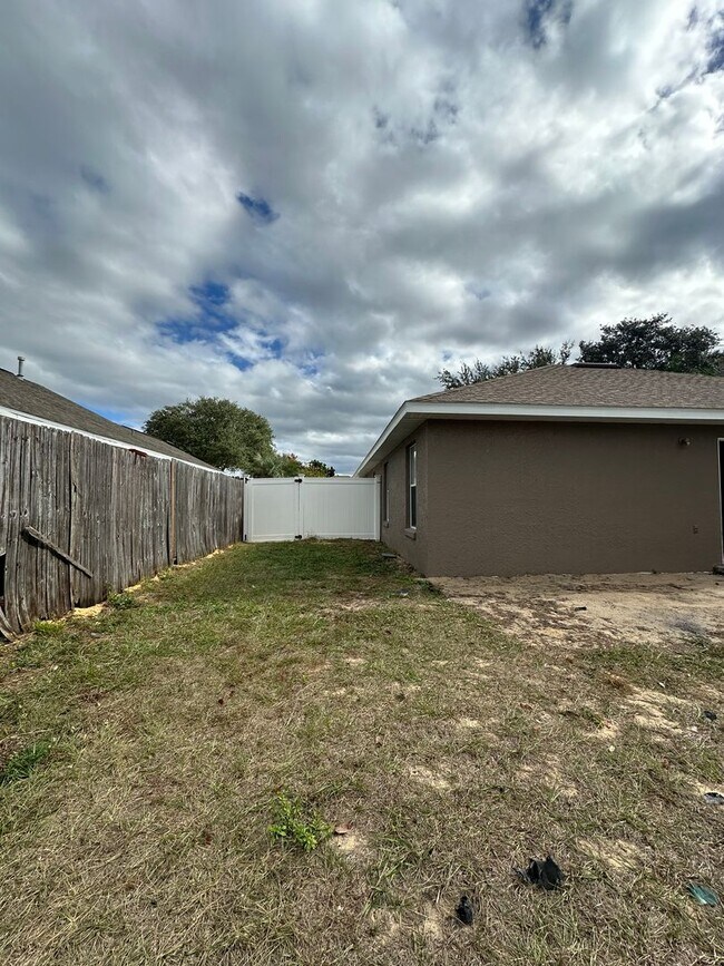 Building Photo - Nice 3 Bedroom 2 Bath Home in Wellington subdivision in Davenport