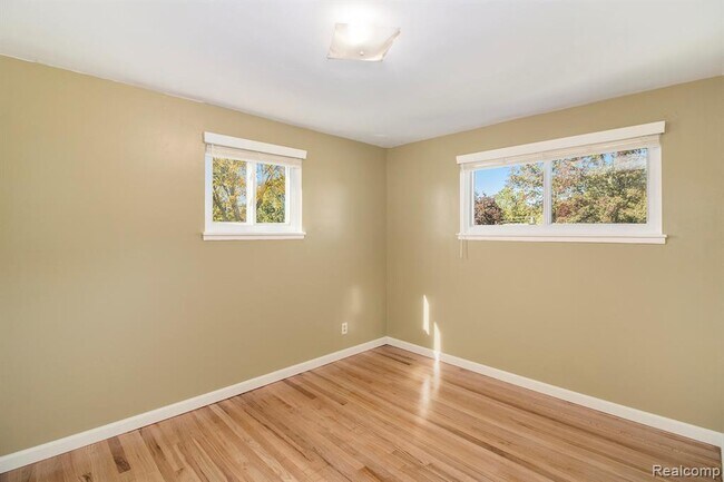 Building Photo - 2240 Camel Dr
