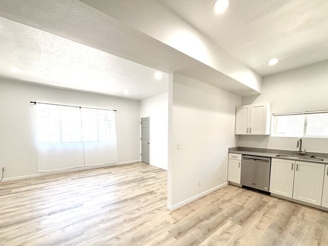 Building Photo - 1090 S 1100 E