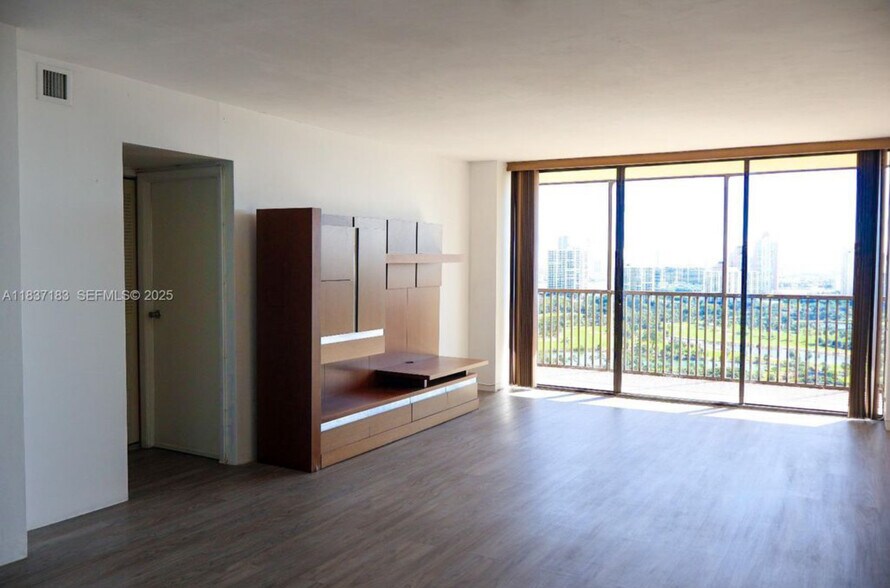 Building Photo - 20379 W Country Club Dr
