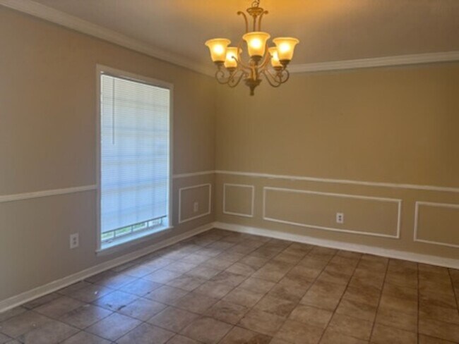 Building Photo - 405 N Flag Chapel Rd