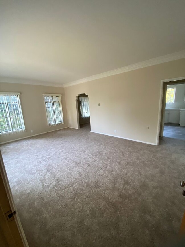 Building Photo - 8121 - Mayer Assets Group Five LP