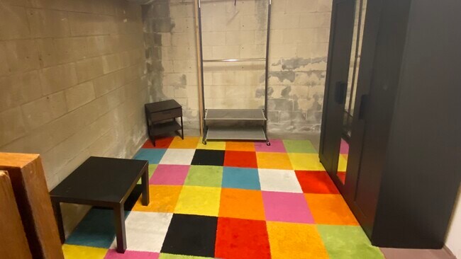 storage 300 square feet - 5296 Elvira Rd