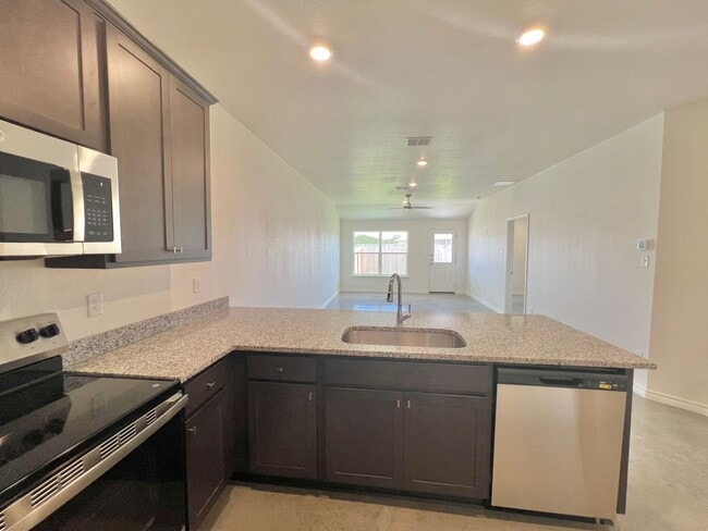 Building Photo - ** NEW / BEAUTIFUL / SPACIOUS / MODERN **