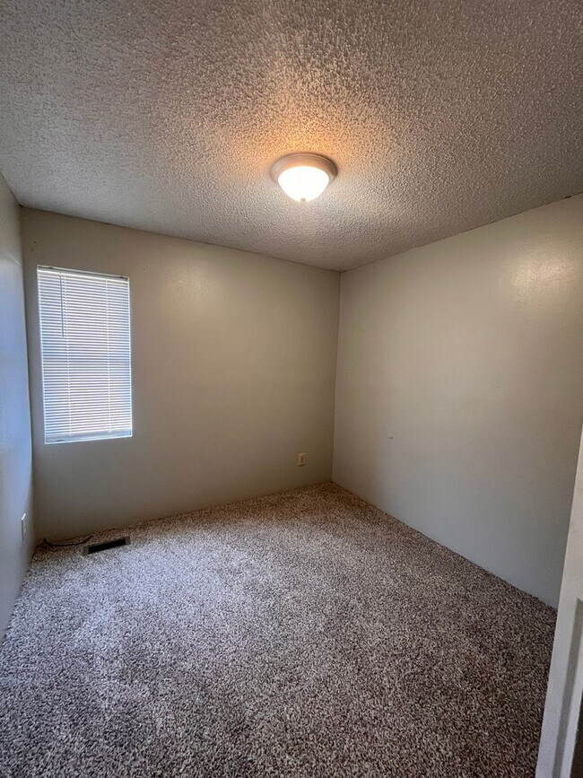Building Photo - 5198 Danieli Dr N