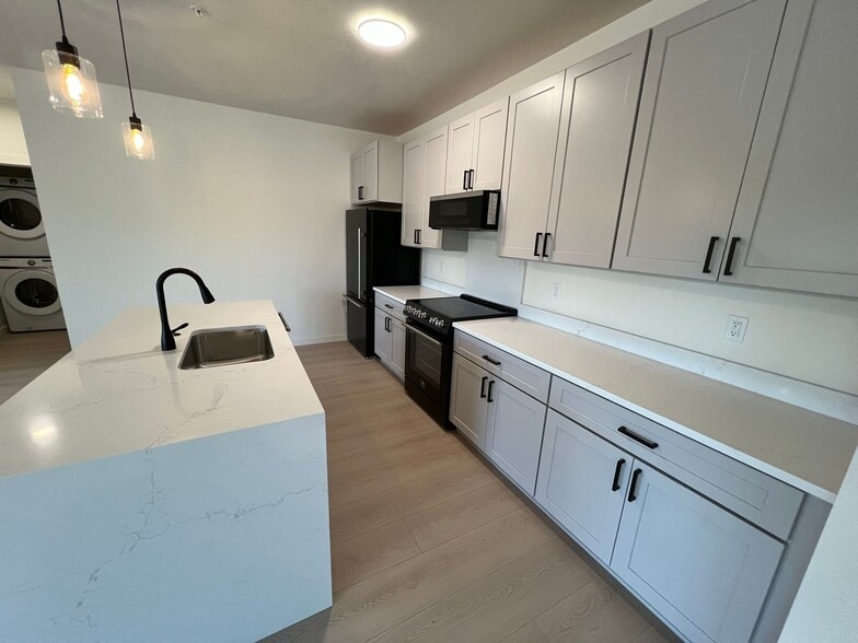 Primary Photo - The Lucille