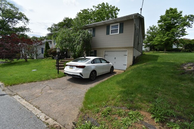 Building Photo - 3 Bedroom Home in Camp Hill