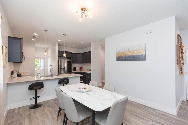 Building Photo - 2013 E Waters Ave