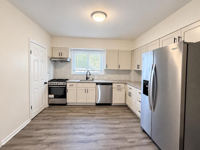Building Photo - 877 Jaques Ave