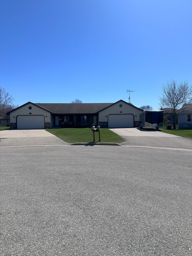 Building Photo - 14 Duchess Ct