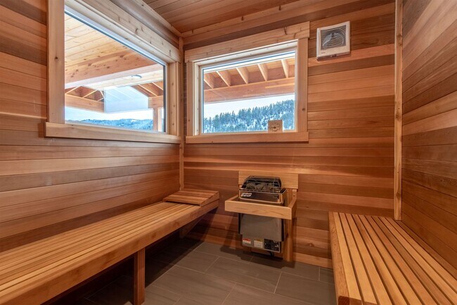 Building Photo - Seasonal Rental 11/1/25 - 5/30/26 Modern F...