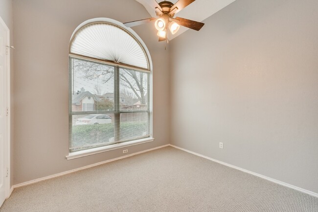 Building Photo - Garden haven 3 bed 2 bath home in H-E-B school district