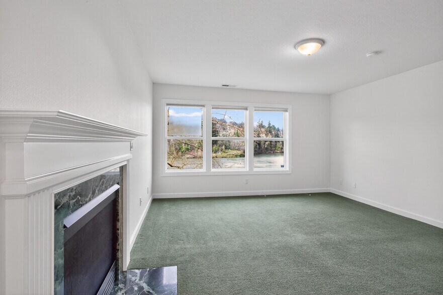 Building Photo - 1645 SE Oak Shore Ln