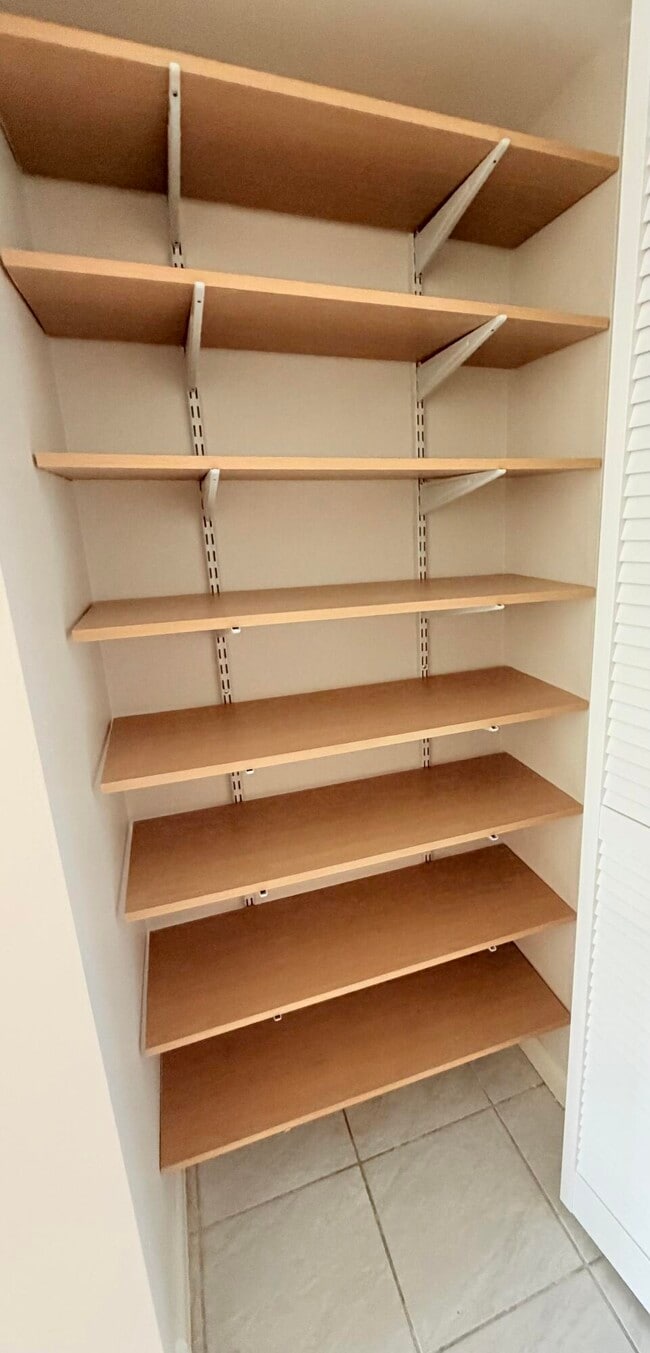 Building Photo - 1004 Newcastle A